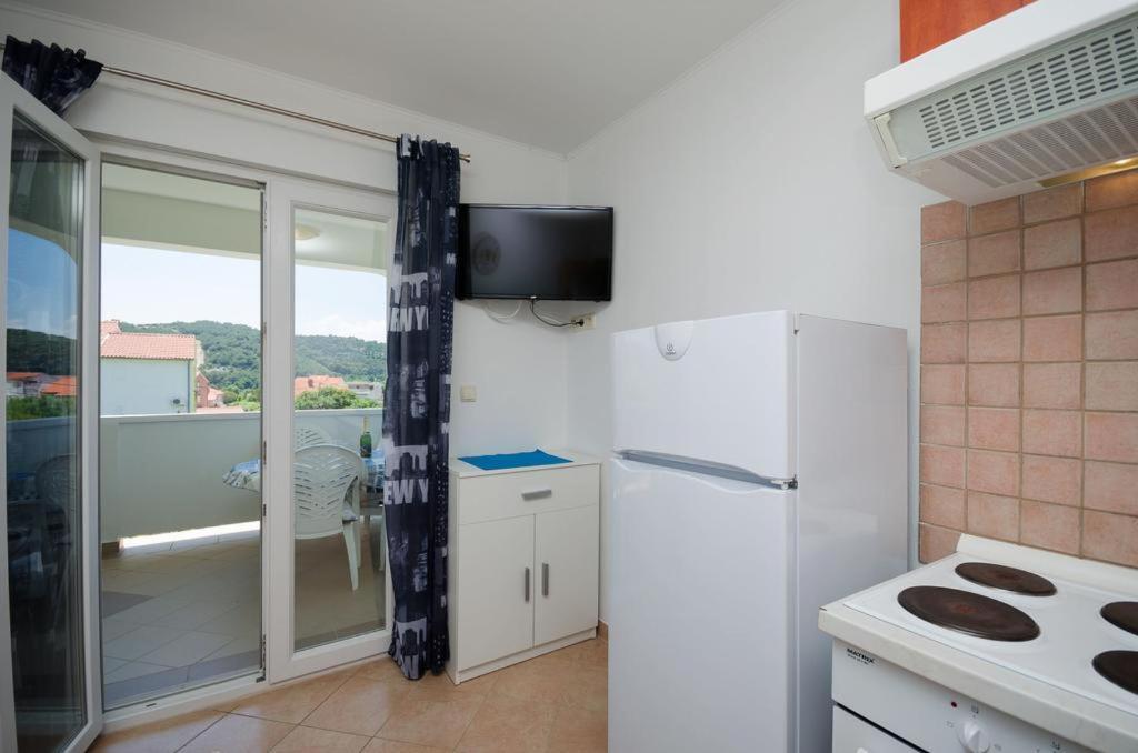 Holiday S&M Apartment *