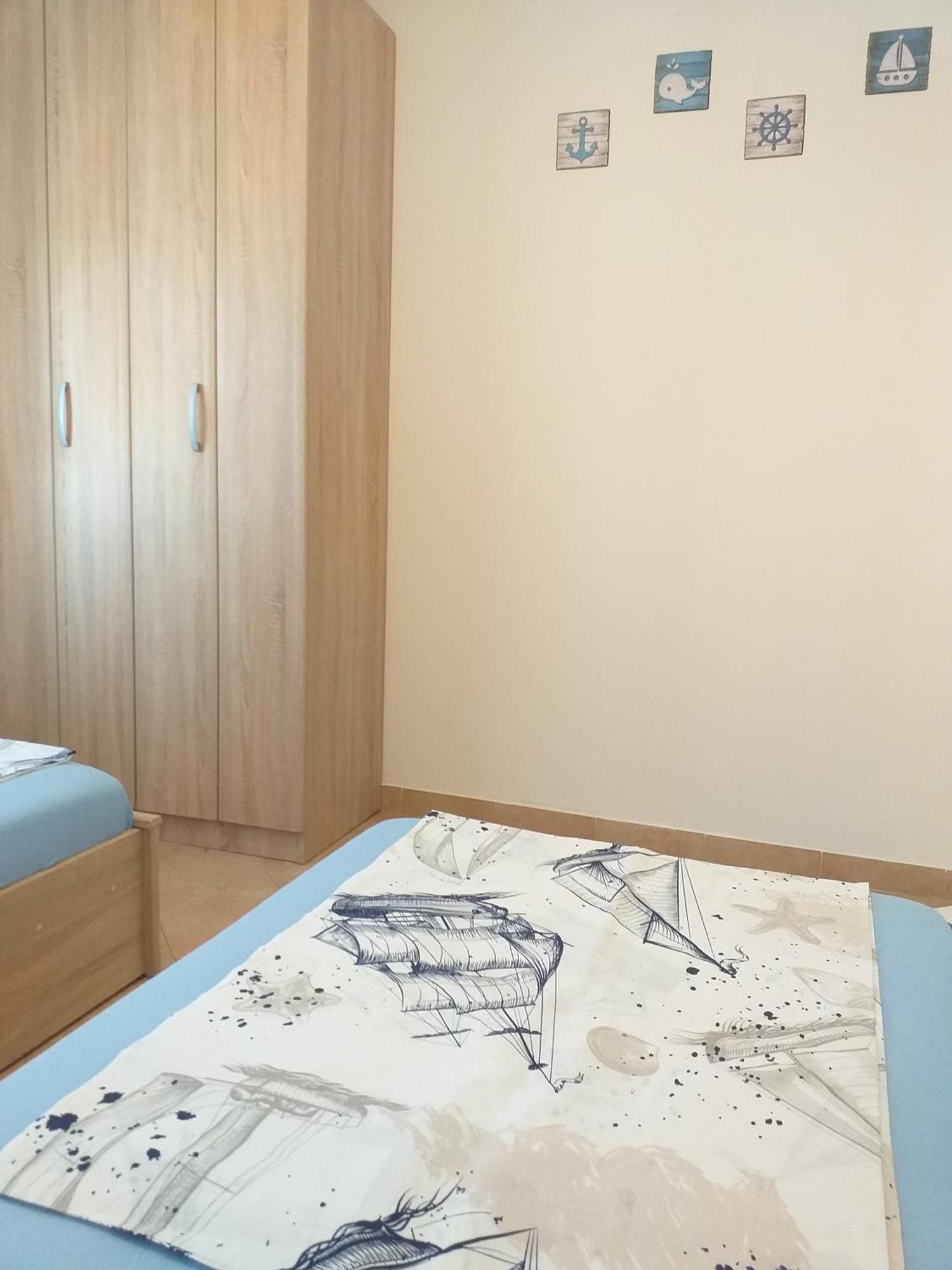 Holiday S&M Apartment *